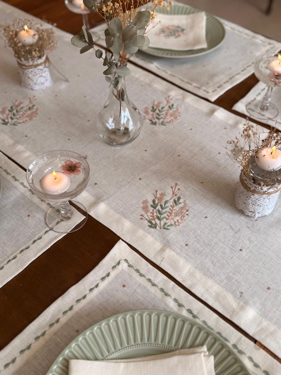 Rosa Table Runner