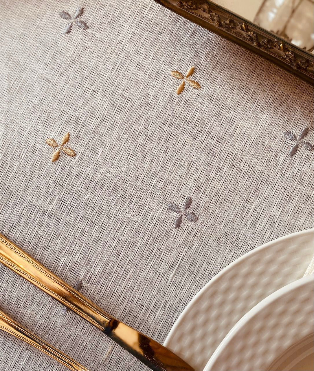 Embroidered Flower Fan Tablecloth