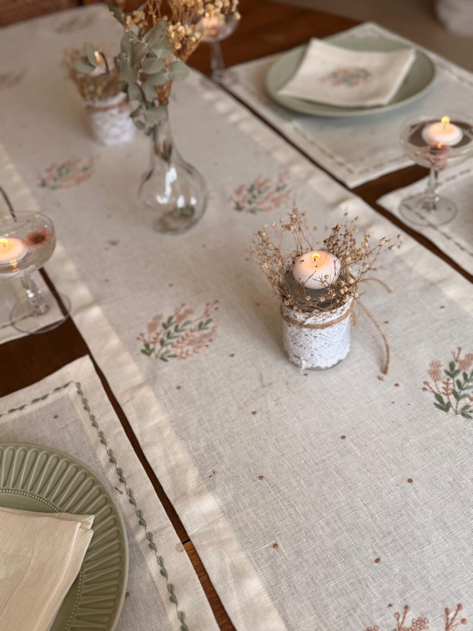 Rosa Table Runner