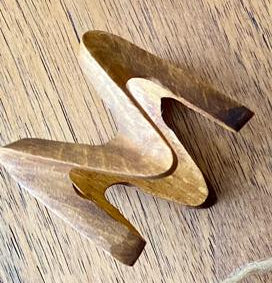 حلقة منديل خشبية متعرجة