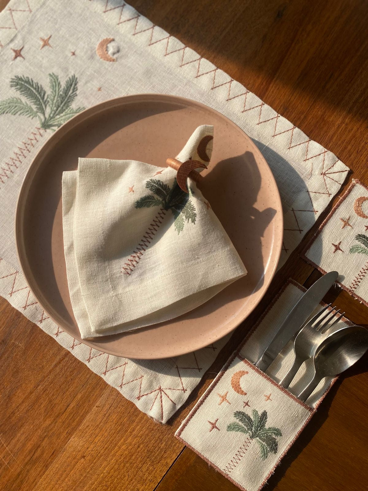 مفارش اطباق مطرزة لايام رمضان