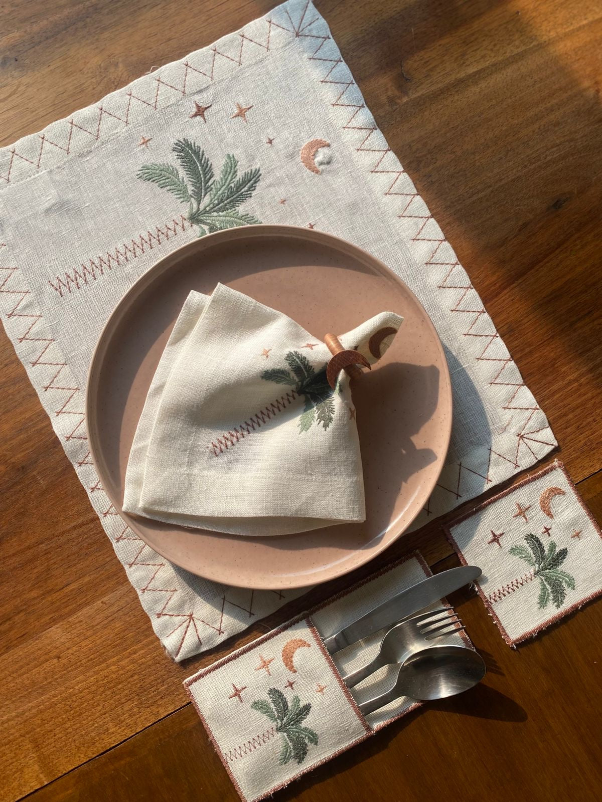 قاعدة اكواب (كوستر) مطرز لايام رمضان