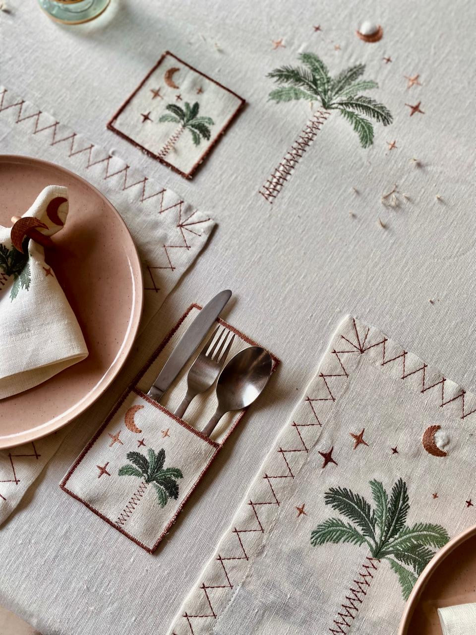 جيب ادوات المائدة مطرز لايام رمضان