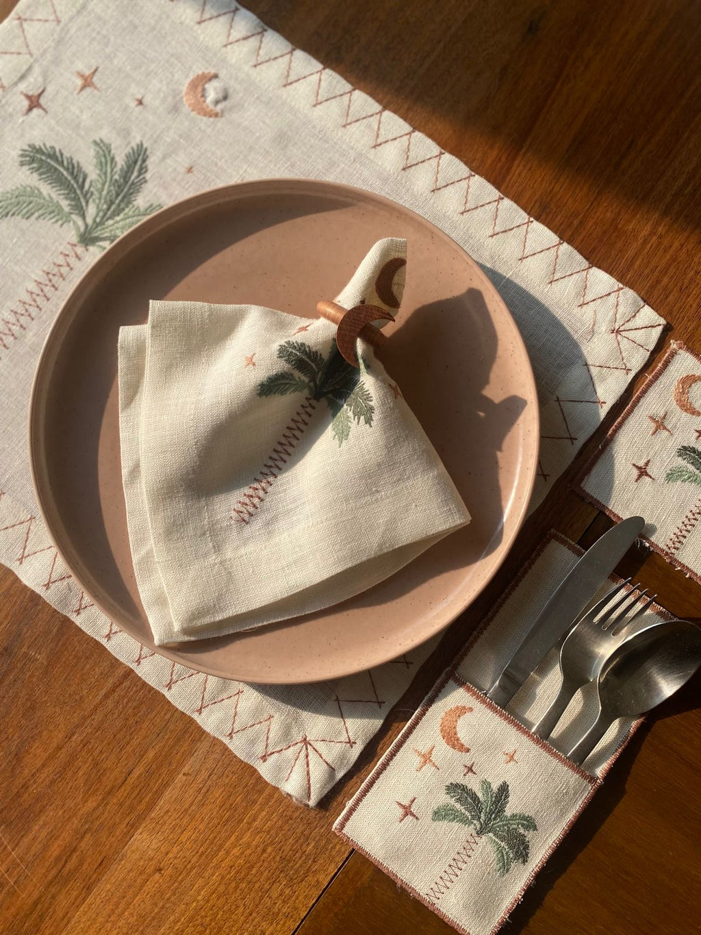 جيب ادوات المائدة مطرز لايام رمضان