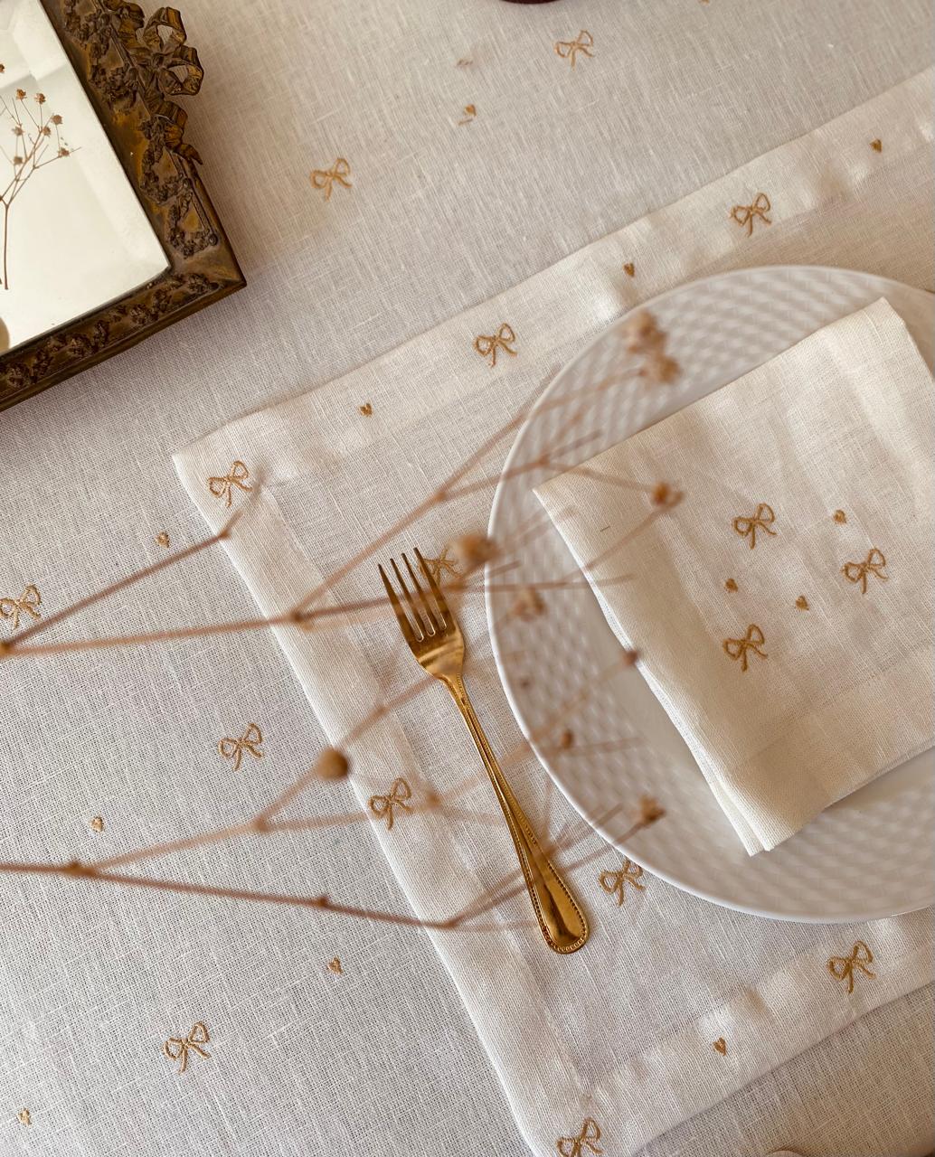 Embroidered Gold Rubans Placemat