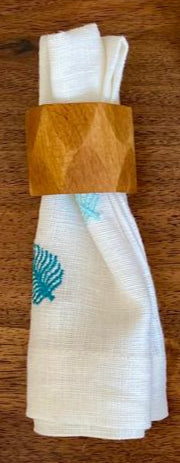 حلقة منديل خشبية